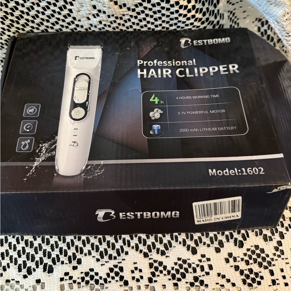 Cordless hair clippers